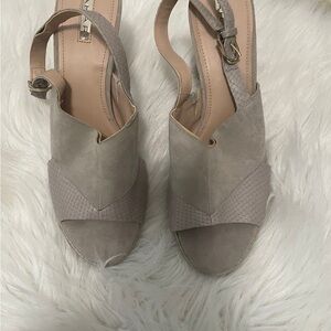 Tahari Kingston Slingbacks Size 11